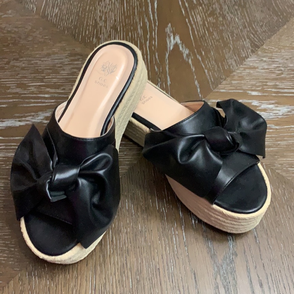 G.C. Shoes Devon black bow platform slide padded sandal Size 7